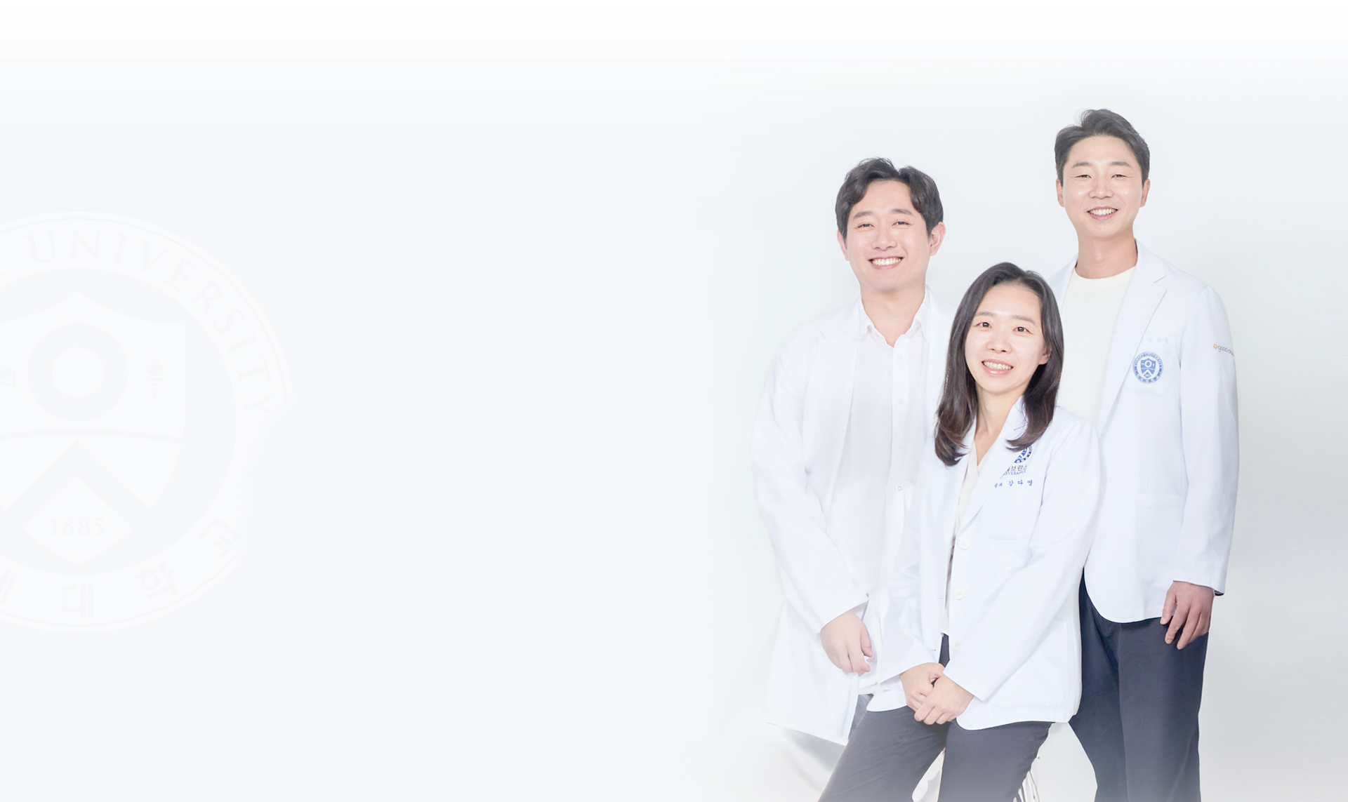 연세굿데이치과 교정과 원장이 중장년층 치주교정 치료에 대해 안내하는 메시지.